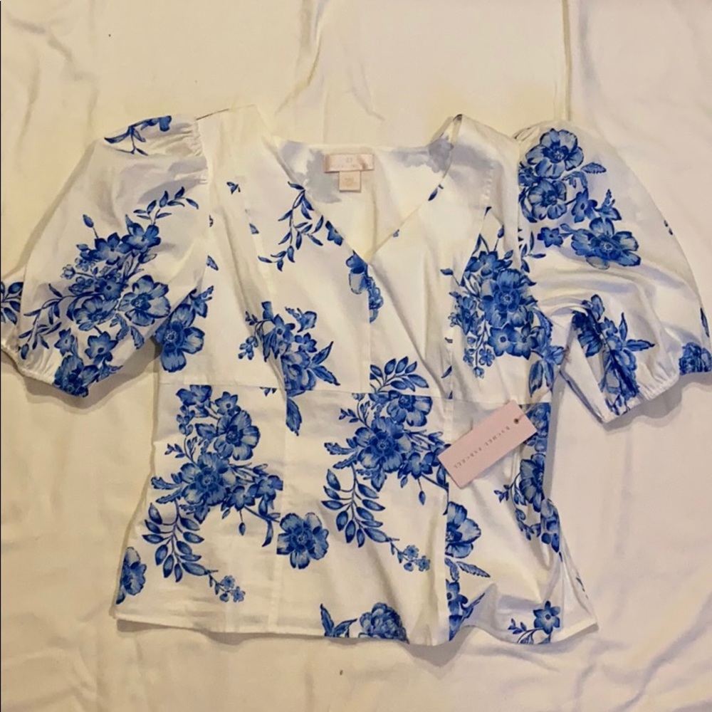 Floral top with puff sleeves